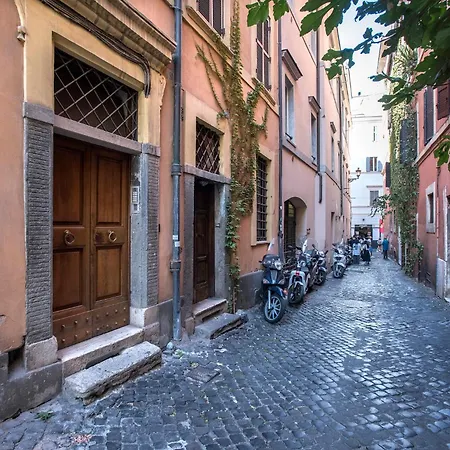 Trevi Fountain House Deluxe Апартаменты *