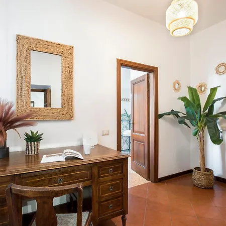 Trevi Fountain House Deluxe Апартаменты Рим
