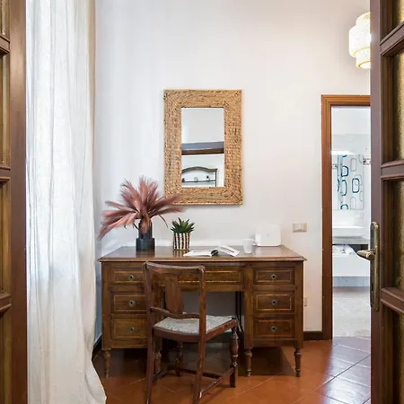 Trevi Fountain House Deluxe *