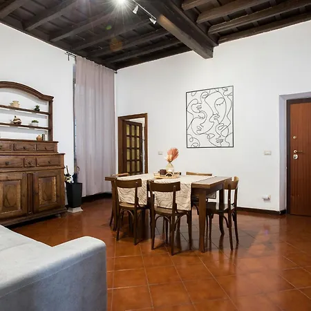 Trevi Fountain House Deluxe Апартаменты *
