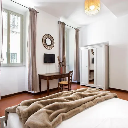 Апартаменты Trevi Fountain House Deluxe *