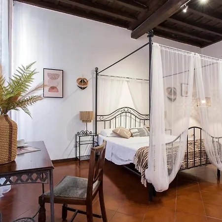 Trevi Fountain House Deluxe Рим