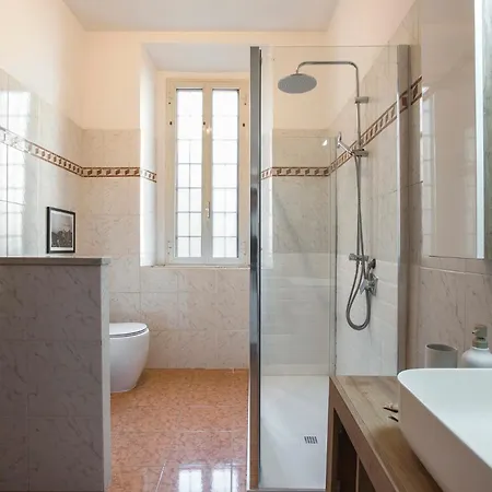 Trevi Fountain House Deluxe