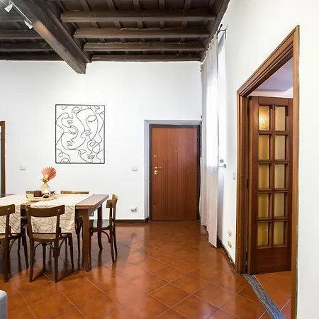 Trevi Fountain House Deluxe Рим
